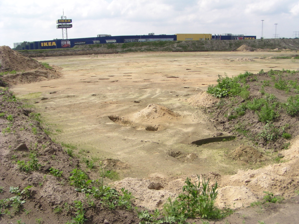 p6010057.jpg - Dit moet dan het gebied zijn waar archeologen resten van prehistorische nederzettingen hebben gevonden. Zie het  artikel in het Eindhovens Dagblad .