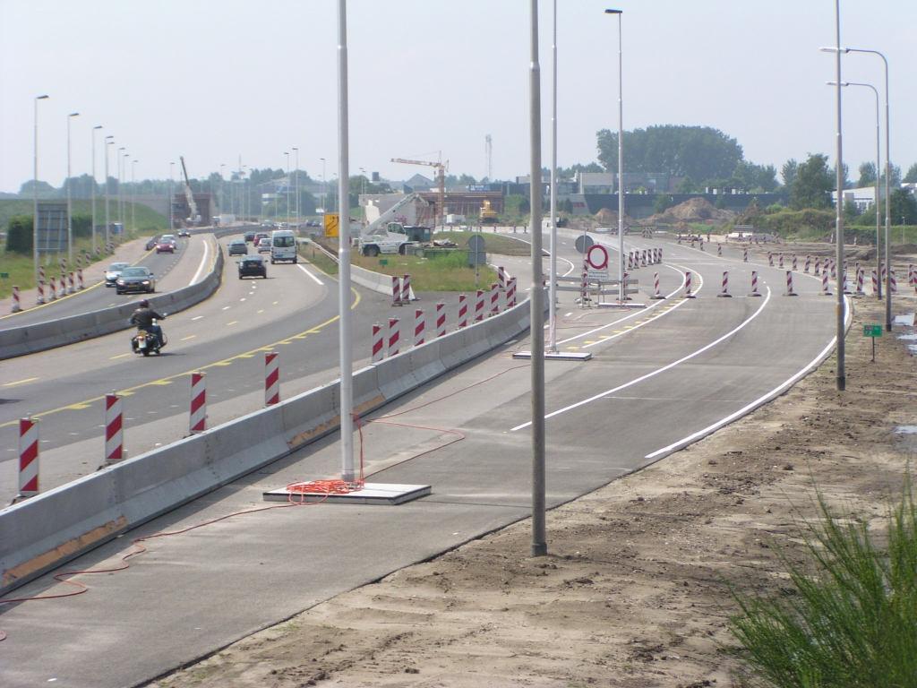 p7270014.jpg - Markering aangebracht op de nieuwe A58 fasering tussen de kruising met de A50 en het viaduct Huizingalaan.  week 200827 
