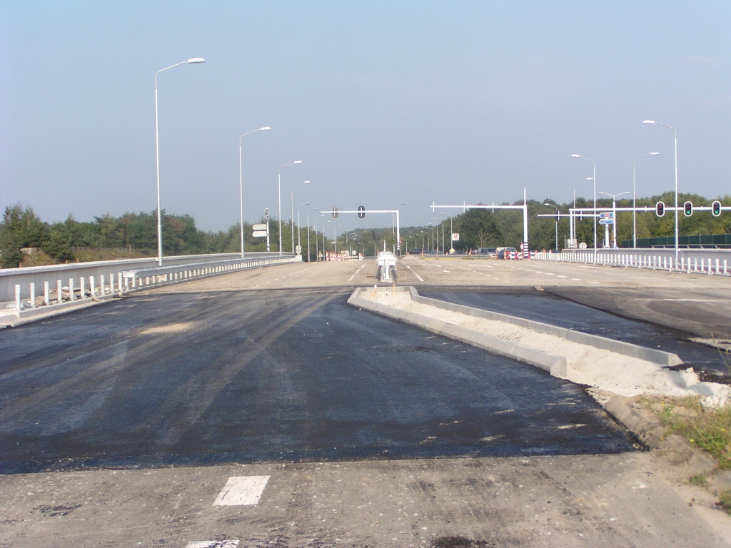 p9200040.jpg - Voortschrijdende wegenaanleg op en rond KW 9 (aansluiting Airport), 1 week voor openstelling.