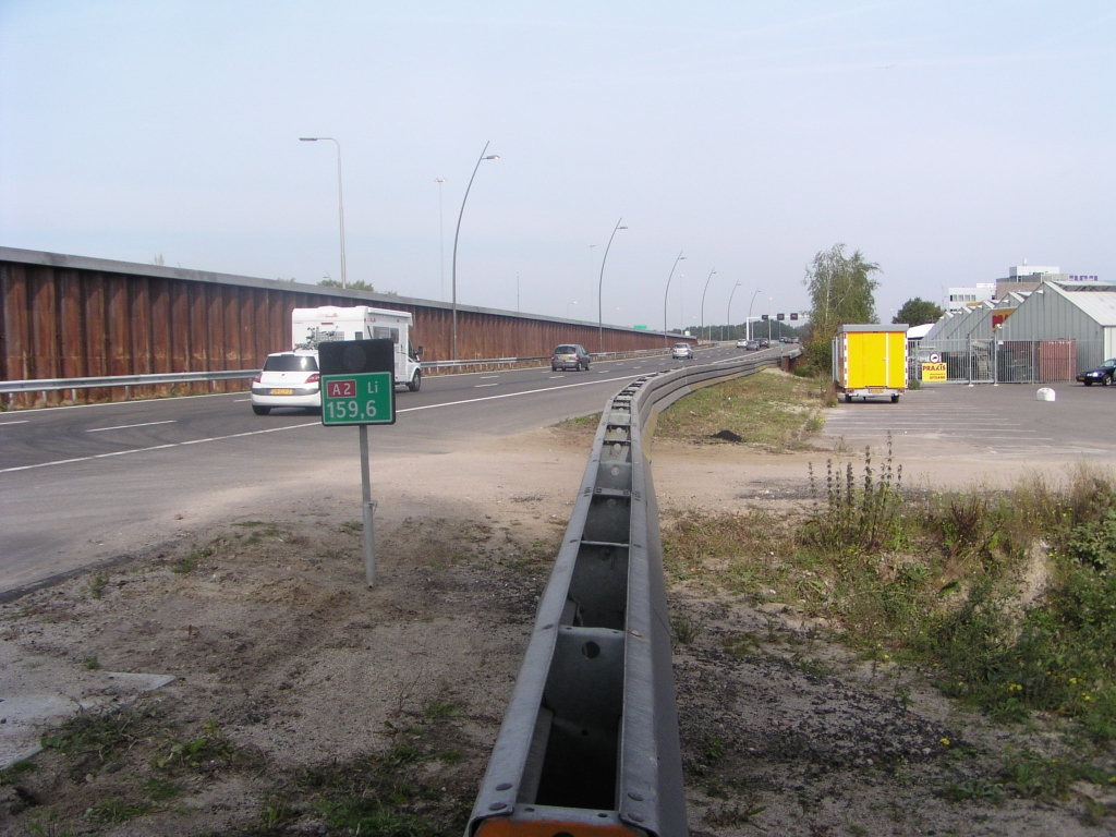 p9210011.jpg - Nog een barrier in de aanloop naar de afrit Veldhoven.
