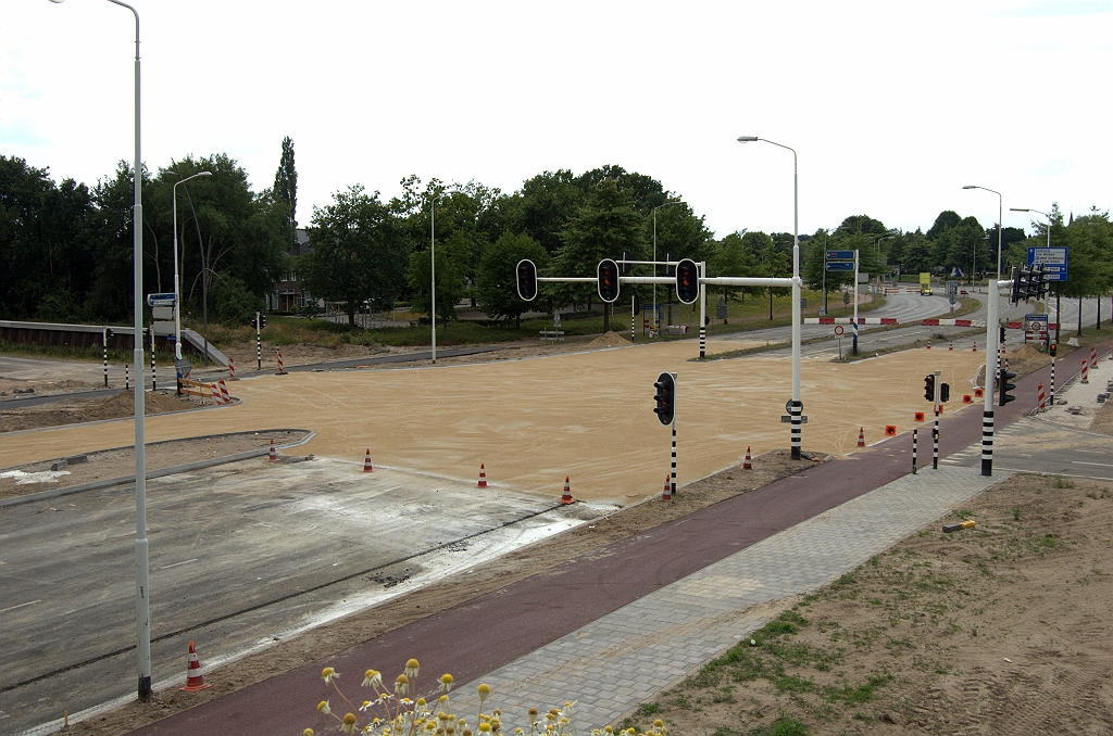 20090705-155755.bmp - Dat nieuwe beton zou dan moeten liggen in de kruising Kempenbaan met de afrit vanuit de richting Amsterdam en de toerit in de richting Maastricht.
