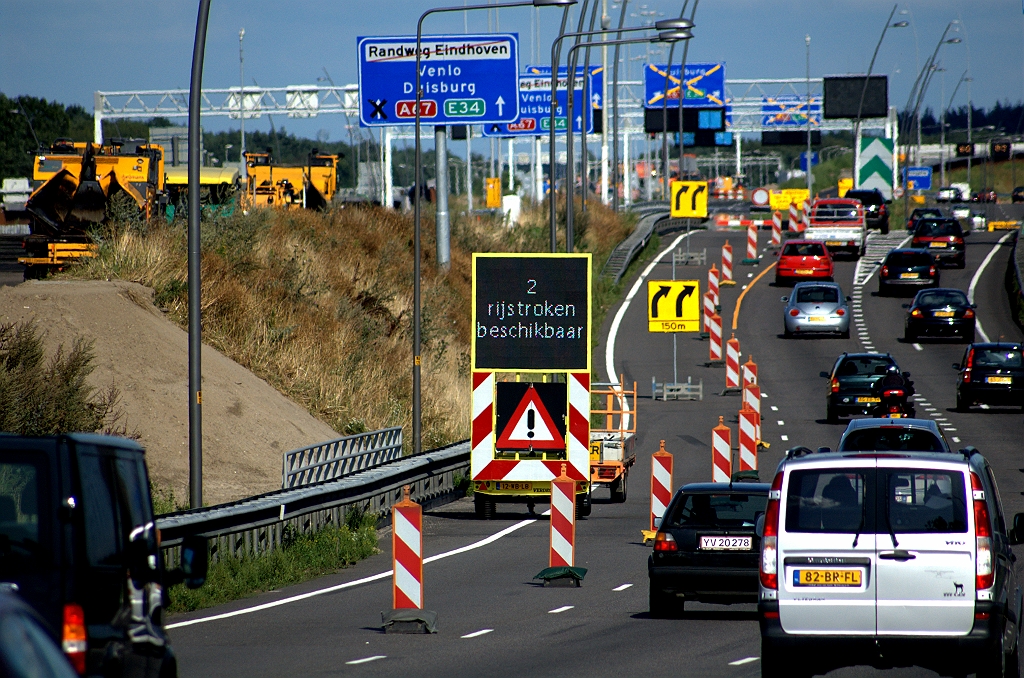 20090725-174459.bmp - Een situatie die vele weggebruikers op de N2 in de richting Maastricht graag permanent zouden zien, zolang de nieuwe hoofdrijbanen nog niet open zijn.