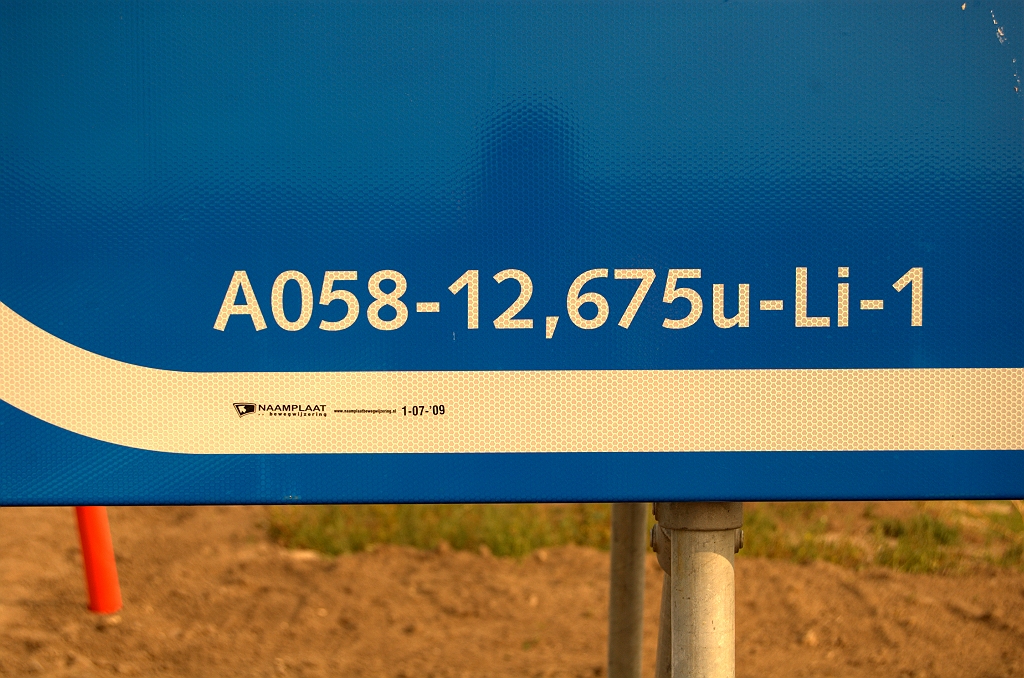 20090920-163039.bmp -  Semi-directe verbindingsboog van HRL van het hoogste kruisende wegnummer naar het laagste kruisende wegnummer  is de betekenis van de suffix "u". Dat klinkt logisch voor een verbindingsweg van de A58-links naar de A2-links.