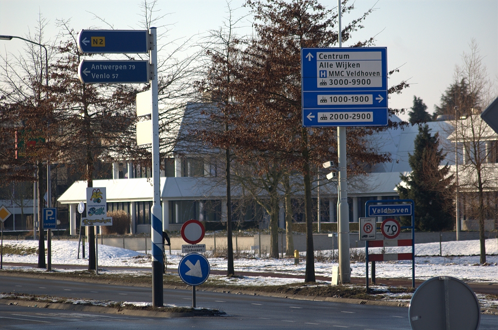 20100130-164645.bmp - Waarom pas nu in de aansluiting Veldhoven-zuid de wegnummers zijn gewijzigd is niet duidelijk. Het wegnummer N2 werd immers al  een jaar geleden  in gebruik genomen op de Randweg Eindhoven.