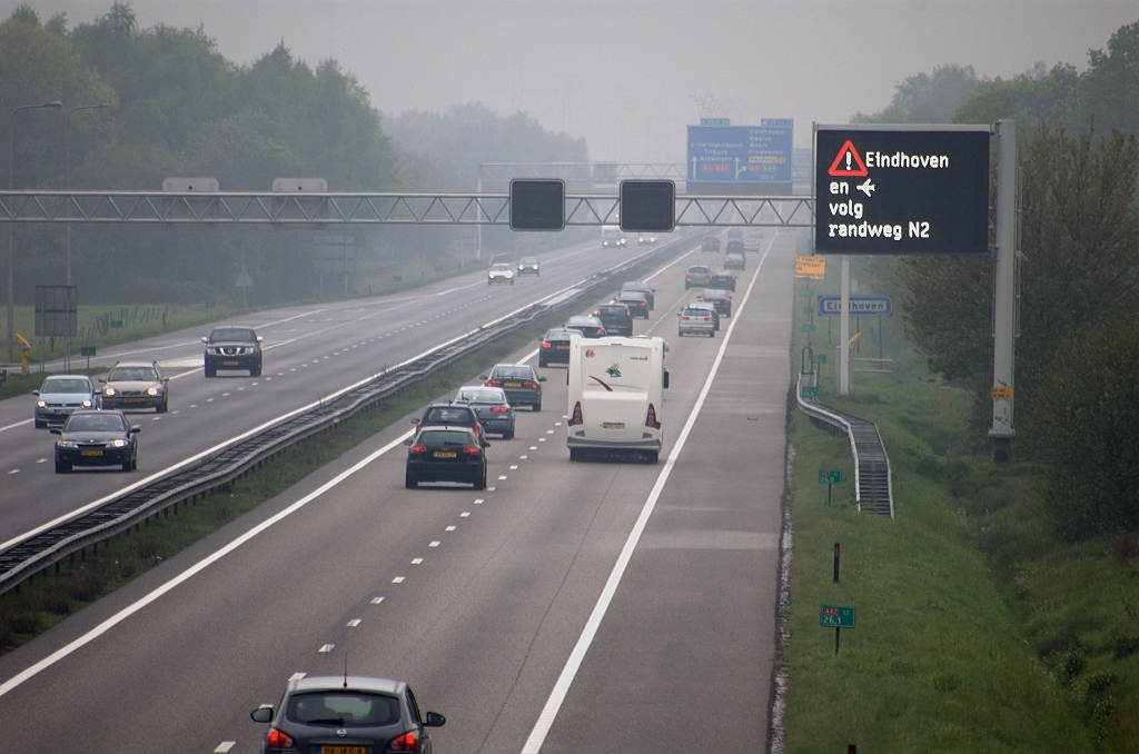20100502-122829.bmp - Soortgelijke situatie op de A67 vanuit de richting Venlo met GRIP nummer vijf.  week 201008 