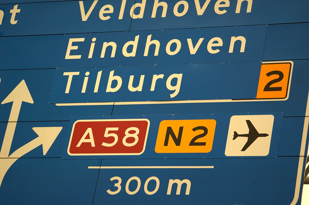 20101016-133016.bmp - Het is duidelijk dat de Randweg N2 zich niet zomaar gewonnen geeft. Op een tweede Tilburg zitten we trouwens niet te wachten, en al helemaal niet op 2 km van Eindhoven.