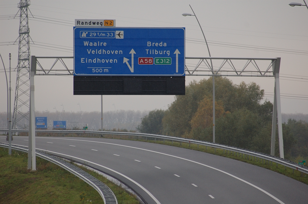 20101030-132440.bmp - In deze creatie is de Randweg N2 gehandhaafd en verplaatst naar een ruiter. Op de vrijkomende plek is Eindhoven toegevoegd.  week 201017 