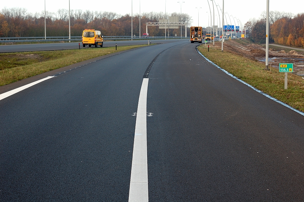 20101120-095719.jpg - Verwijderde plakmarkering aan het einde van de verbindingsweg Nijmegen-Breda op zaterdag...