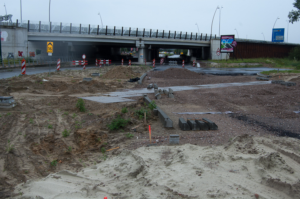 20110724-140905.jpg - Vanuit dit standpunt geen wijzigingen aan de Eindhovense zijde van het viaduct Meerenakkerweg...  week 201128 
