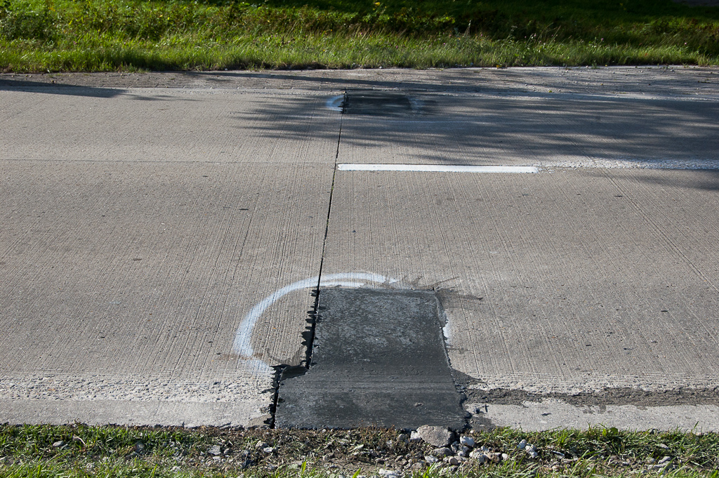 20110913-160957.jpg - Alhoewel het beton in de N284 over het algemeen in een (voor de leek althans) uitstekende conditie verkeerd, zijn toch enige reparaties noodzakelijk alvorens met asfalt te overlagen.